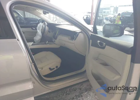 2024 Volvo Xc60 B5 Plus Dark Theme z USA, uszkodzony, nr VIN YV4L12RL0R1841209